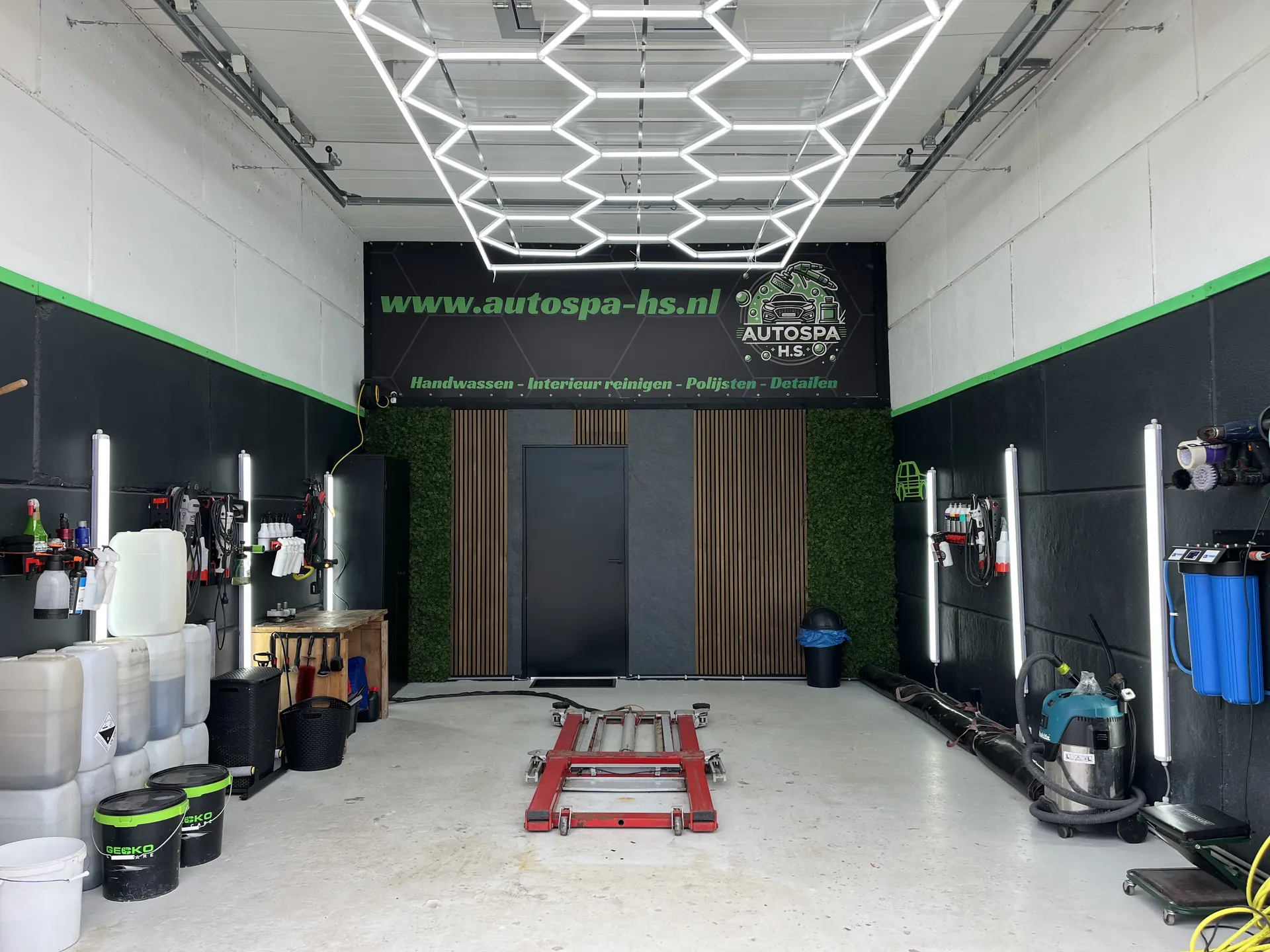 De werkplaats van Autospa H.S. in Sappemeer